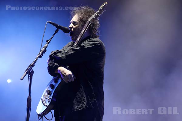 THE CURE - 2019-08-23 - SAINT CLOUD - Domaine National - Grande Scene - Robert James Smith